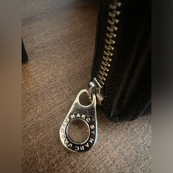 Marc Jacobs Zip Around Wallet - Picture 10 of 13